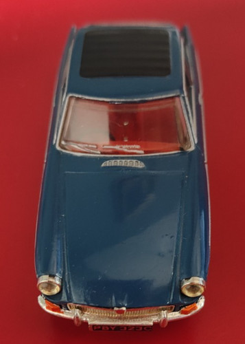 B100 matchbox dinky - 1:43,