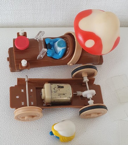 Voiture circuit schtroumpf - voiture,