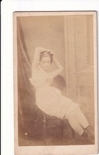 Photo CDV actrice danseuse modèle courtisane prostituée en pose en petite tenue