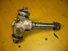 fusée de roue avant droit