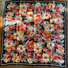 Foulard en soie Yves Saint