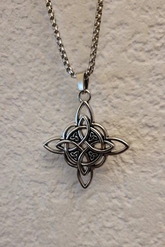 Collier pendentif noeud de - ,