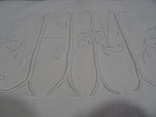 ART DéCO  grand  superbe drap lit brodé  marguerites   mono H M BEAU REMBOURRAGE