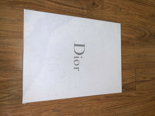 Dior box slight damage - dior,