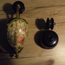 Monte et baisse en porcelaine bleu décor romantique ( Fragonard ?)