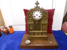 pendule à la cathédale,L.Philippe,fonctionne 6 jours,H 37-42,socle bois,mt à fil