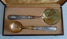 Ancien coffret Pelle à fraise et saupoudreuse argent fourré poinçons minerve