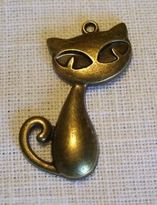 054 - GRAND CHARM / BRELOQUE / PENDENTIF - CHAT DESIGN ** 2,2 x 4 cm ** bronze