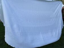 VINTAGE WHITE OVAL DAMASK