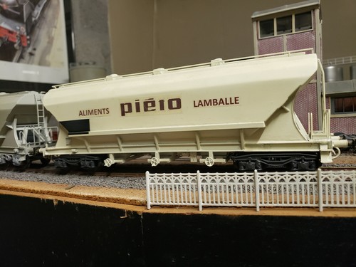 Train echelle ho - ,