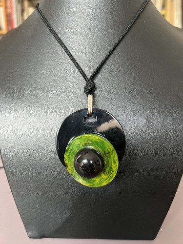 Collier pendentif bakelite - pendentif, art