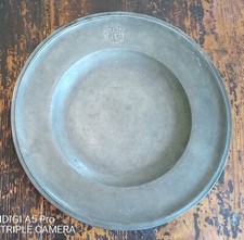 Plat dit "à la cardinal" en étain du XVIIIe - 37,5 cm avec armoirie
