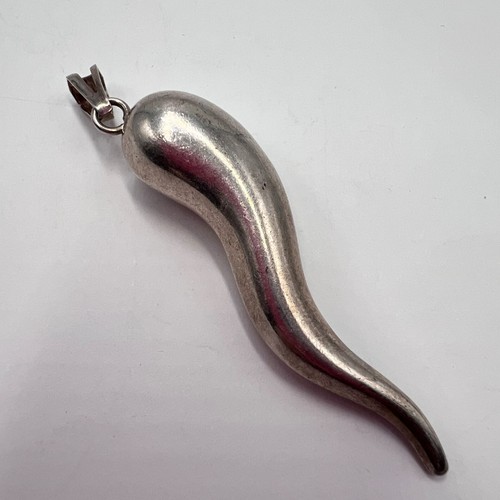 Pendentif ancien corne