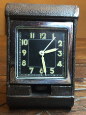 Reveil de voyage ART DECO-Type Ados vers 1940-Acier chromé gainé cuir brun