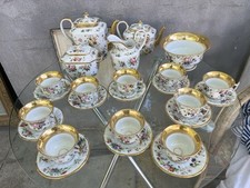 Grand Service à Thé en Porcelaine de PARIS Polychrome et à Réhaut Doré