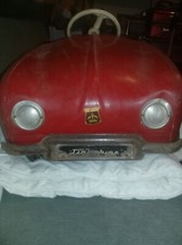 Ancienne voiture pédales - ancienne, à