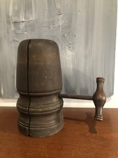 ANCIENNE FORME A CHAPEAU EN