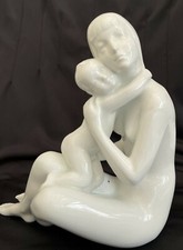 Sculpture, groupe, Royal Dux Bohemia, porcelaine blanche, femme à l'enfant