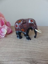 Figurine éléphant marron en