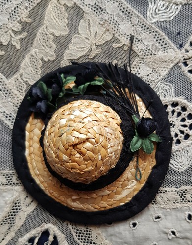 Joli chapeau poupée ancienne - joli,