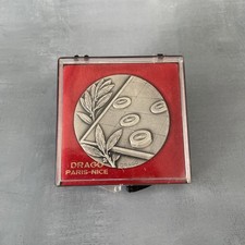 Médaille argenté patiné