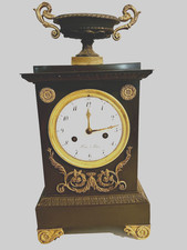 Pendule en bronze a patine