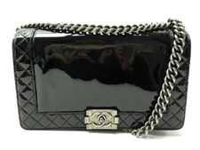 SAC A MAIN CHANEL GRAND BOY EN CUIR VERNIS NOIR BANDOULIERE HANDBAG PURSE 7100€