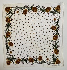Carré en soie motif floral