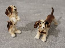 2 Statuettes Sujets Anciens de Petits Chiens Beagle en Porcelaine Vintage 