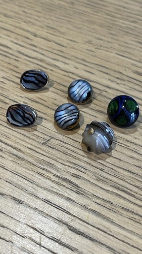 Jolis boutons anciens irises - boutons,