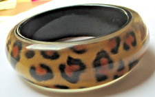 Elégant large Bracelet rigide pelage fauve panthère sous résine bijou vintage