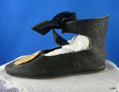 Paire chaussures pour - de,