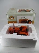 AC734 UNIVERSAL HOBBIES 1/16 TRACTEUR AGRICOLE VENDEUVRE SUPER BB 31 REF UH2832