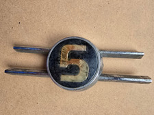 Sigle de calandre de voiture