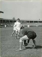PHOTO, Stade de gerland Lyon match de foot joueur en action football vers 1950