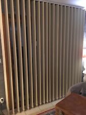 Store à lames verticales