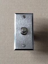 Art d' Arnould univers Mémoire 681030 - Poussoir petit rectangle - acier brossé