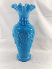 ancien vase en opaline bleue