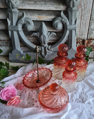 Ancien service toilette - service,