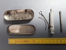 Ancienne petite seringue en verre et boîte en métal vintage french antique