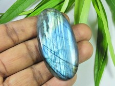Cabochon de forme ovale en