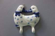 ancien  porte torchons mural céramique oies bleues