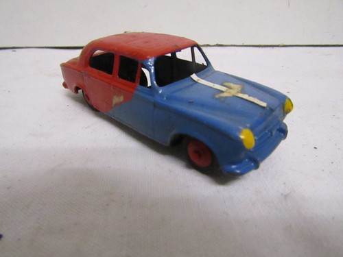 Voiture miniature dinky toys - voiture,