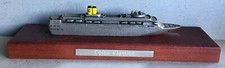 Costa Croisières Maquette bateau Classica V1 en métal argenté socle bois NG