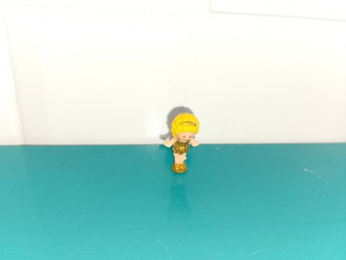 Polly pocket figurine doll