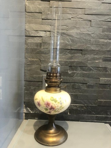 Ancienne lampe pétrole - ancienne, à