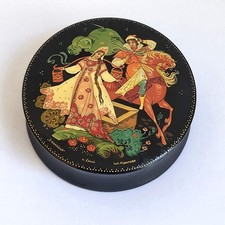 Petite Boite Laquée Russe de
