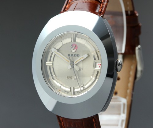 Presque comme neuve montre - *presque,
