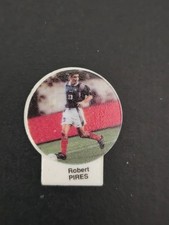 FEVE -- FOOTBALL  EQUIPE DE FRANCE -- ROBERT PIRES -- PORCELAINE BRILLANTE