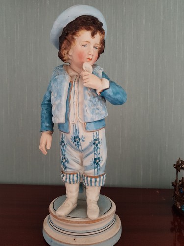 Statuette biscuit un - biscuit, d'un